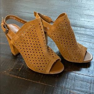 14th & Union Women’s Tan Suede Heel Sandals Size 8